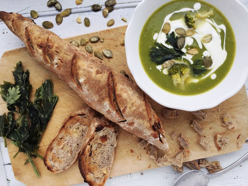 Pirított magvas, mazsolás bagett&nbsp;kovásszal