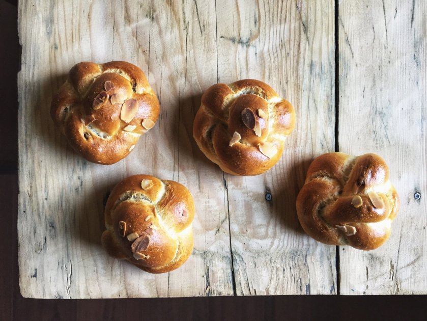 Tündéri fonott, foszlós briósok (olajos, kelt&nbsp;tésztából)