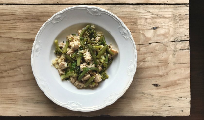 Brokkolis-zöldbabos pirított csirkemell&nbsp;bulgurral