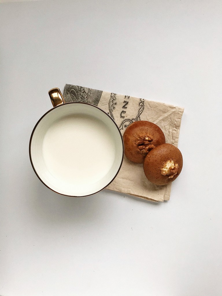 Mézes puszedli karamellizált dióval – rögtön süthető, azonnal&nbsp;puha