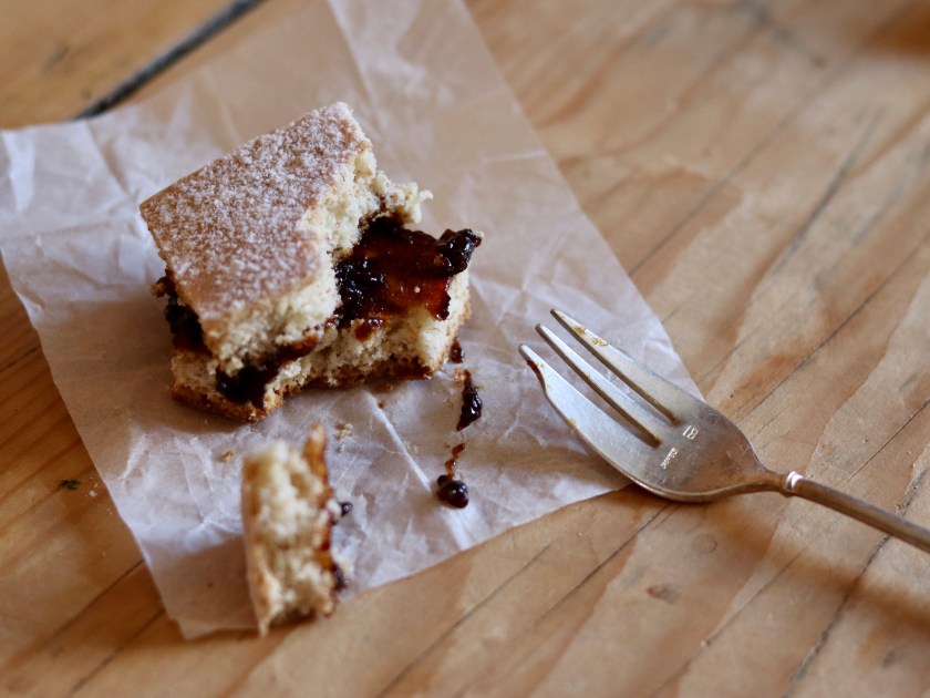 Bögrés szilvalekváros pite