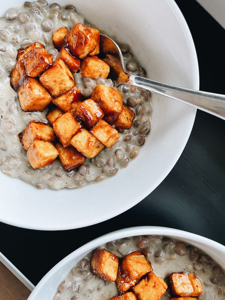 Lencsefőzelék szaftos szójaszószos&nbsp;tofuval￼